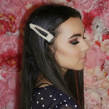 Load image into Gallery viewer, Contour/Highlight sculpt Duo cheek powder in "Hugs/ Kisses"