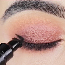 Load image into Gallery viewer, Wing Eyeliner Stamp kit (LUISA'S FAV) COMES WITH 2!
